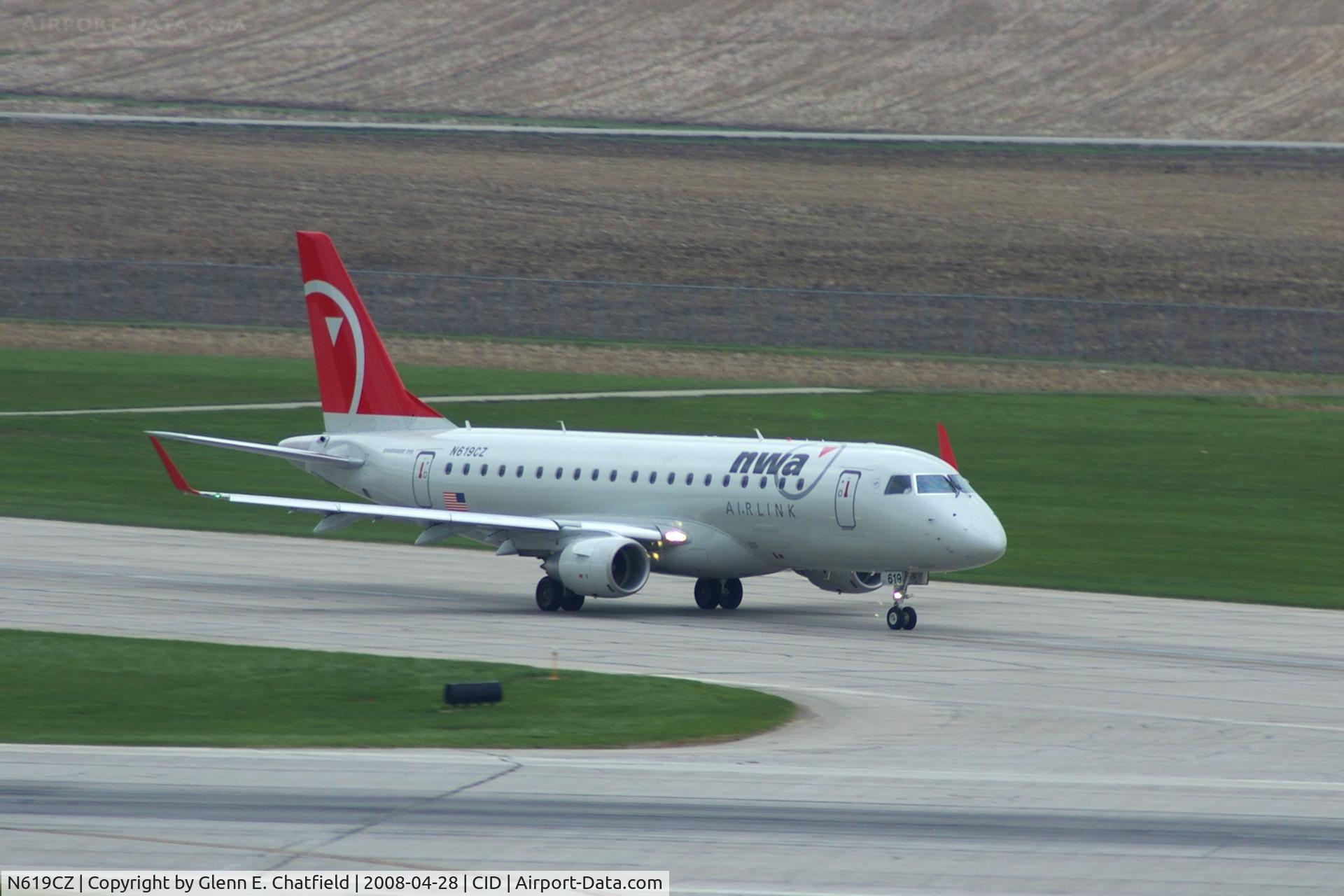 N619CZ, 2008 Embraer 175LR (ERJ-170-200LR) C/N 17000213, On take off roll runway 31