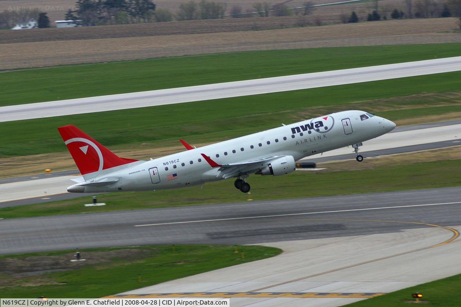 N619CZ, 2008 Embraer 175LR (ERJ-170-200LR) C/N 17000213, Taking off runway 31