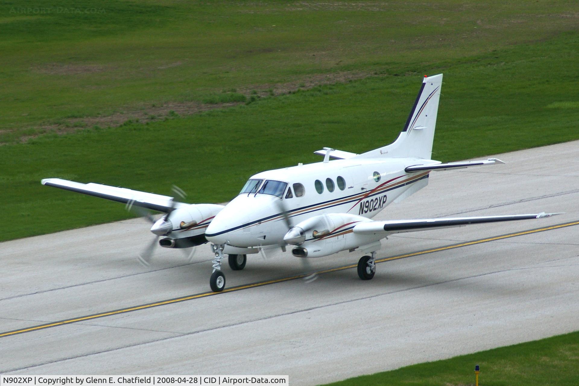 N902XP, 1986 Beech C90 King Air C/N LJ-1136, Taxiing on Bravo to Landmark