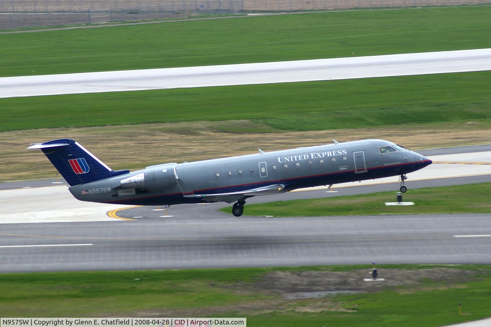 N957SW, 2003 Bombardier CRJ-200LR (CL-600-2B19) C/N 7829, Departing Runway 31