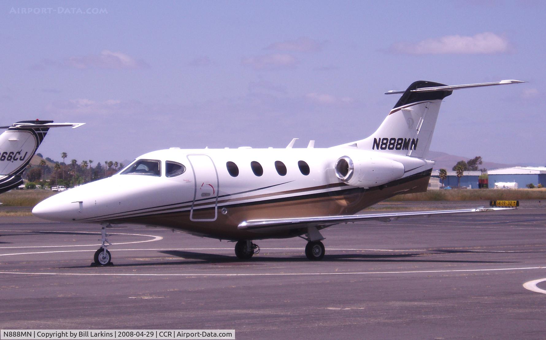 N888MN, Raytheon Aircraft Company 390 C/N RB-153, Visitor