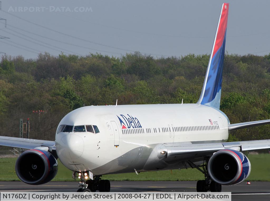 N176DZ, 1999 Boeing 767-332 C/N 29697, .