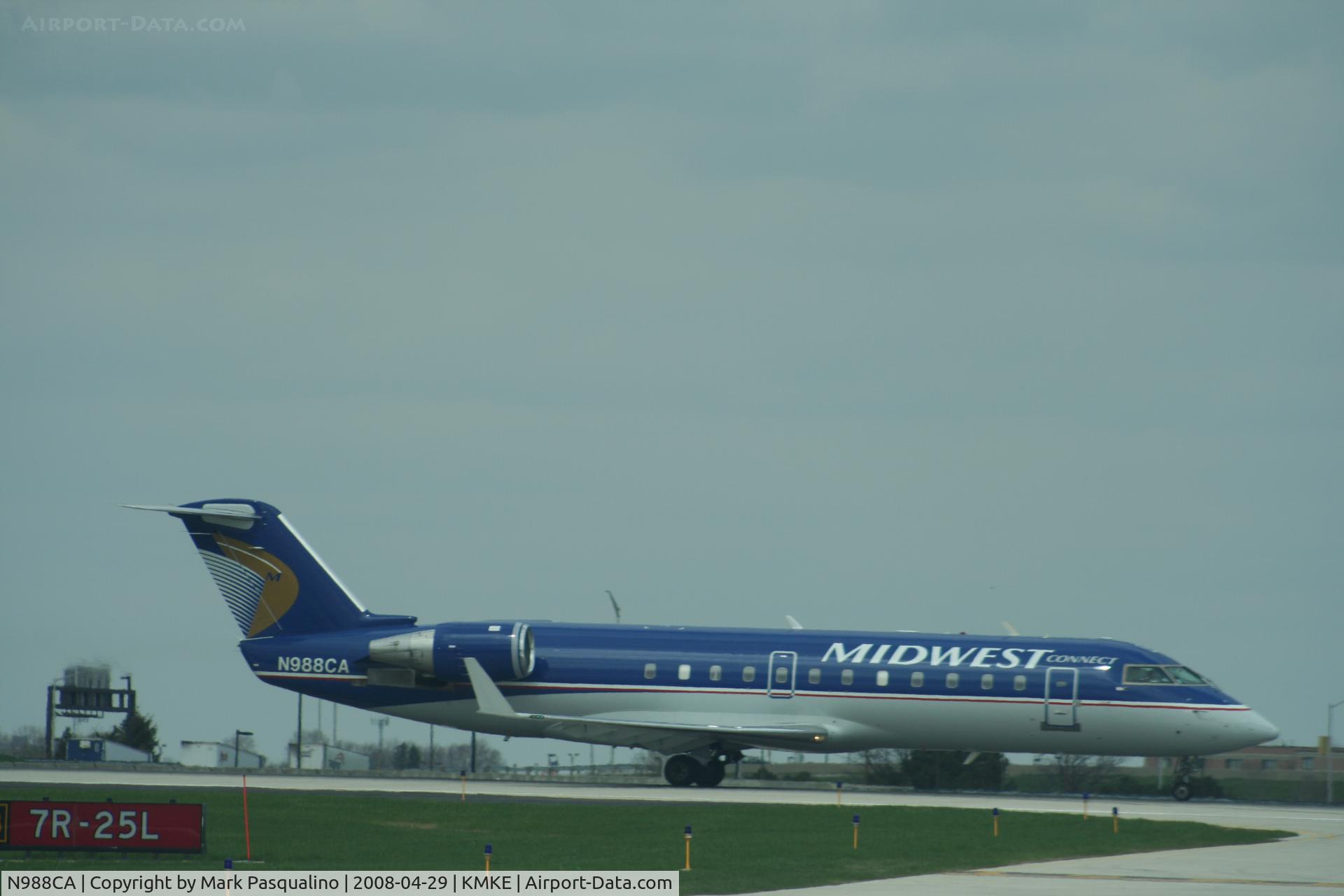 N988CA, 1997 Canadair CRJ-100ER (CL-600-2B19) C/N 7204, CL-600-2B19