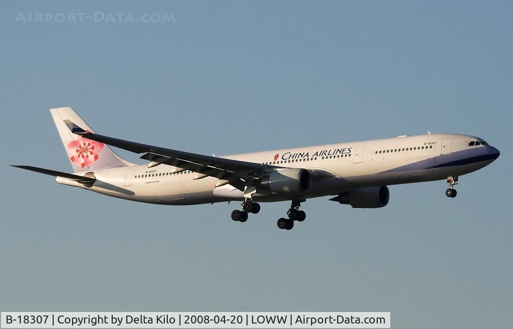 B-18307, 2005 Airbus A330-302 C/N 691,  China Airlines final approach rwy 29