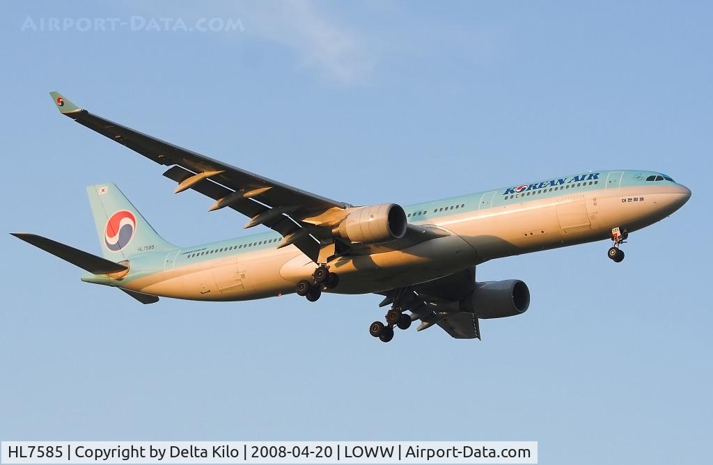 HL7585, Airbus A330-323 C/N 350, Korean Air  A330