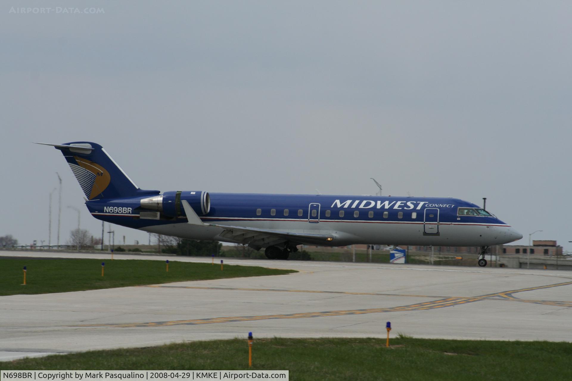 N698BR, 2003 Bombardier CRJ-200ER (CL-600-2B19) C/N 7799, CL-600-2B19
