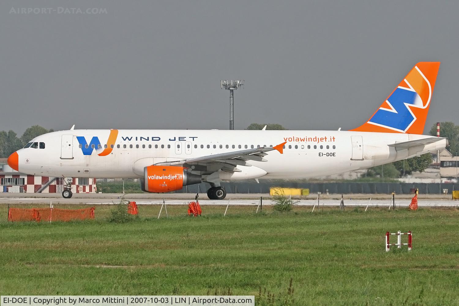 EI-DOE, Airbus A320-211 C/N 215, Departing from Milano Linate
