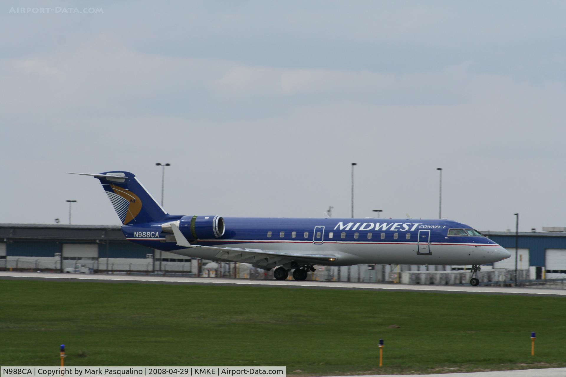 N988CA, 1997 Canadair CRJ-100ER (CL-600-2B19) C/N 7204, CL-600-2B19