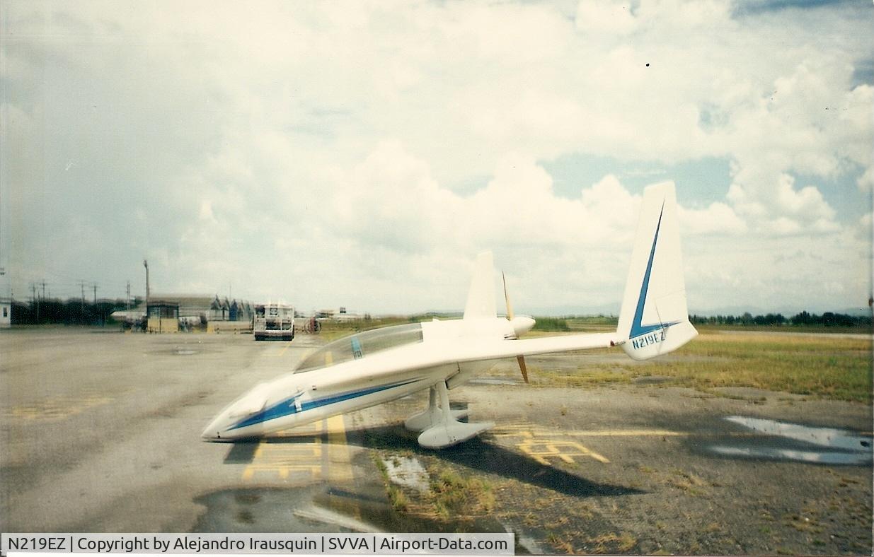 N219EZ, 1988 Rutan Long-EZ C/N 6387, Rutan Model 61 LongEZ at Valencia Airport, Carabobo, Venezuela. Airplane imported from USA, current location unknown