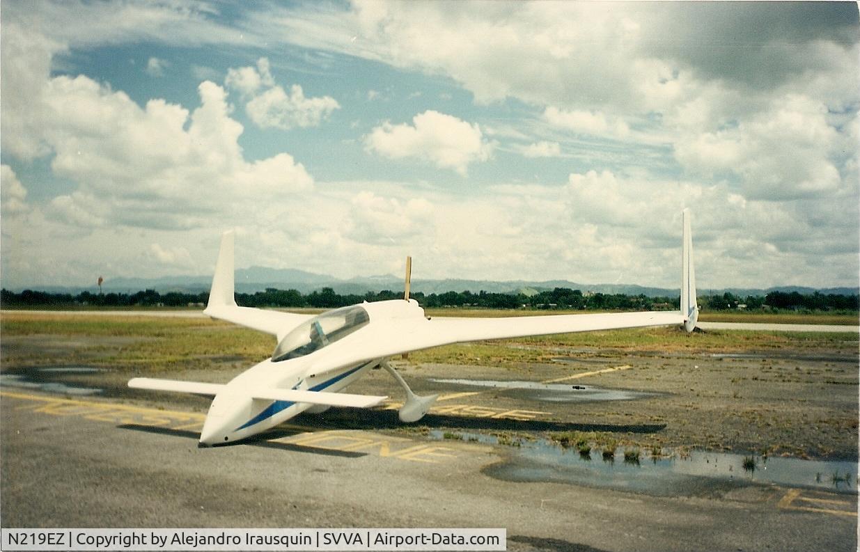 N219EZ, 1988 Rutan Long-EZ C/N 6387, Rutan Model 61 LongEZ at Valencia Airport, Carabobo, Venezuela. Airplane imported from USA, current location unknown