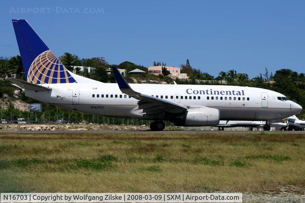 N16703, 1998 Boeing 737-724 C/N 28764, visitor