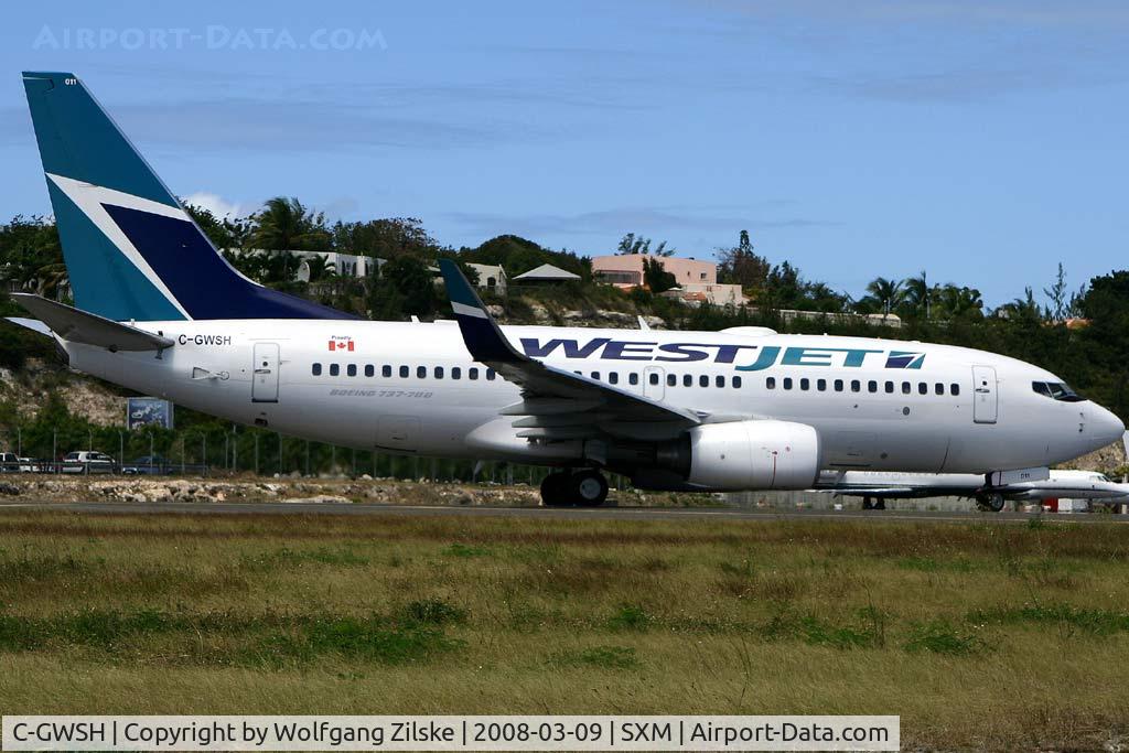 C-GWSH, 2002 Boeing 737-76N C/N 29886, visitor
