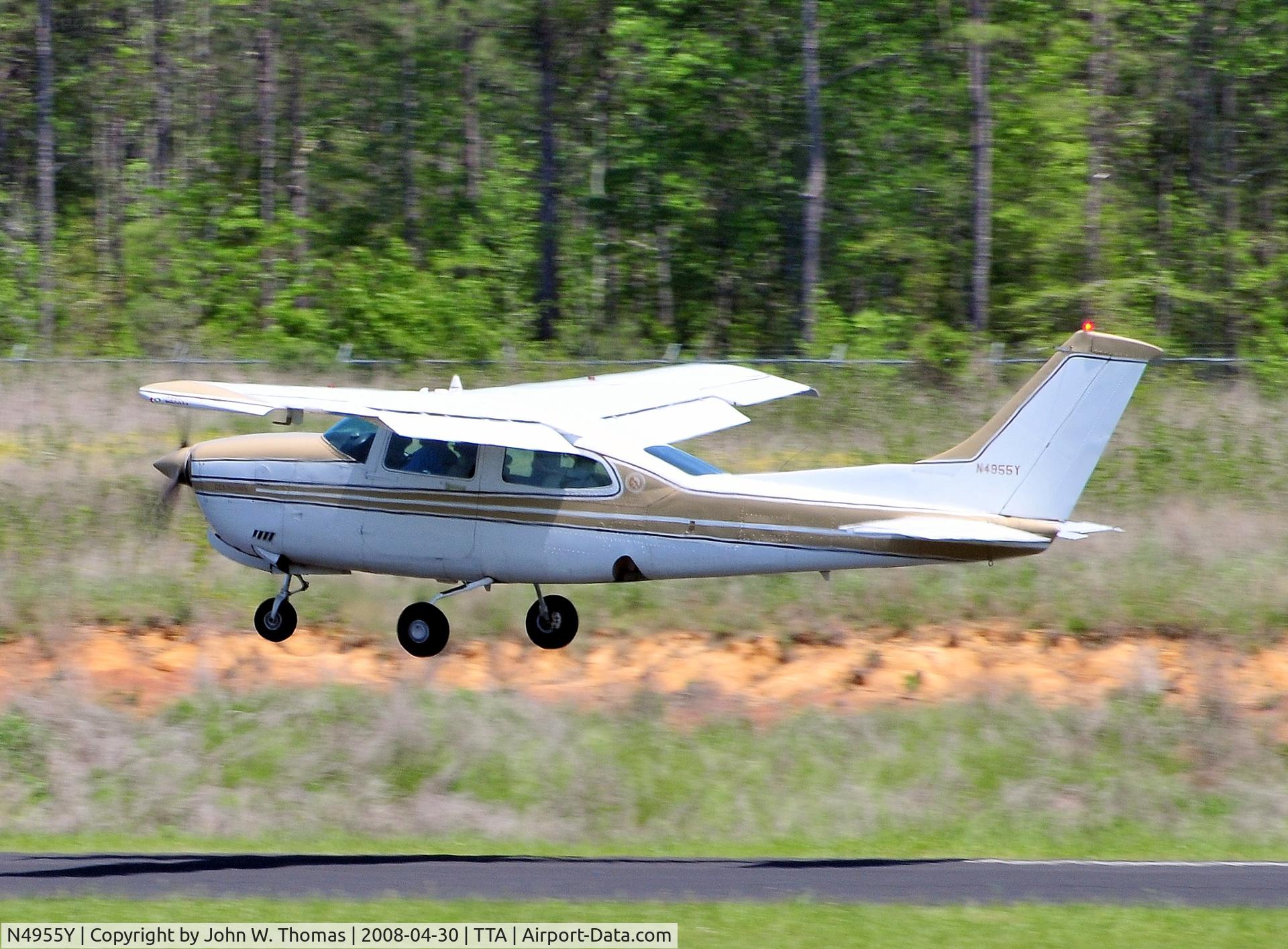 N4955Y, 1980 Cessna 210N Centurion C/N 21064058, Departing runway 3