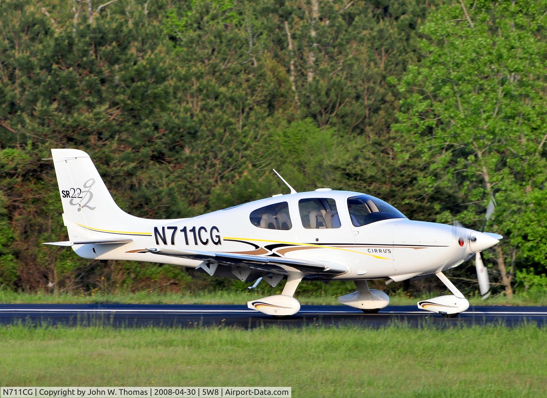 N711CG, 2004 Cirrus SR22 G2 C/N 1135, Arriving runway 22