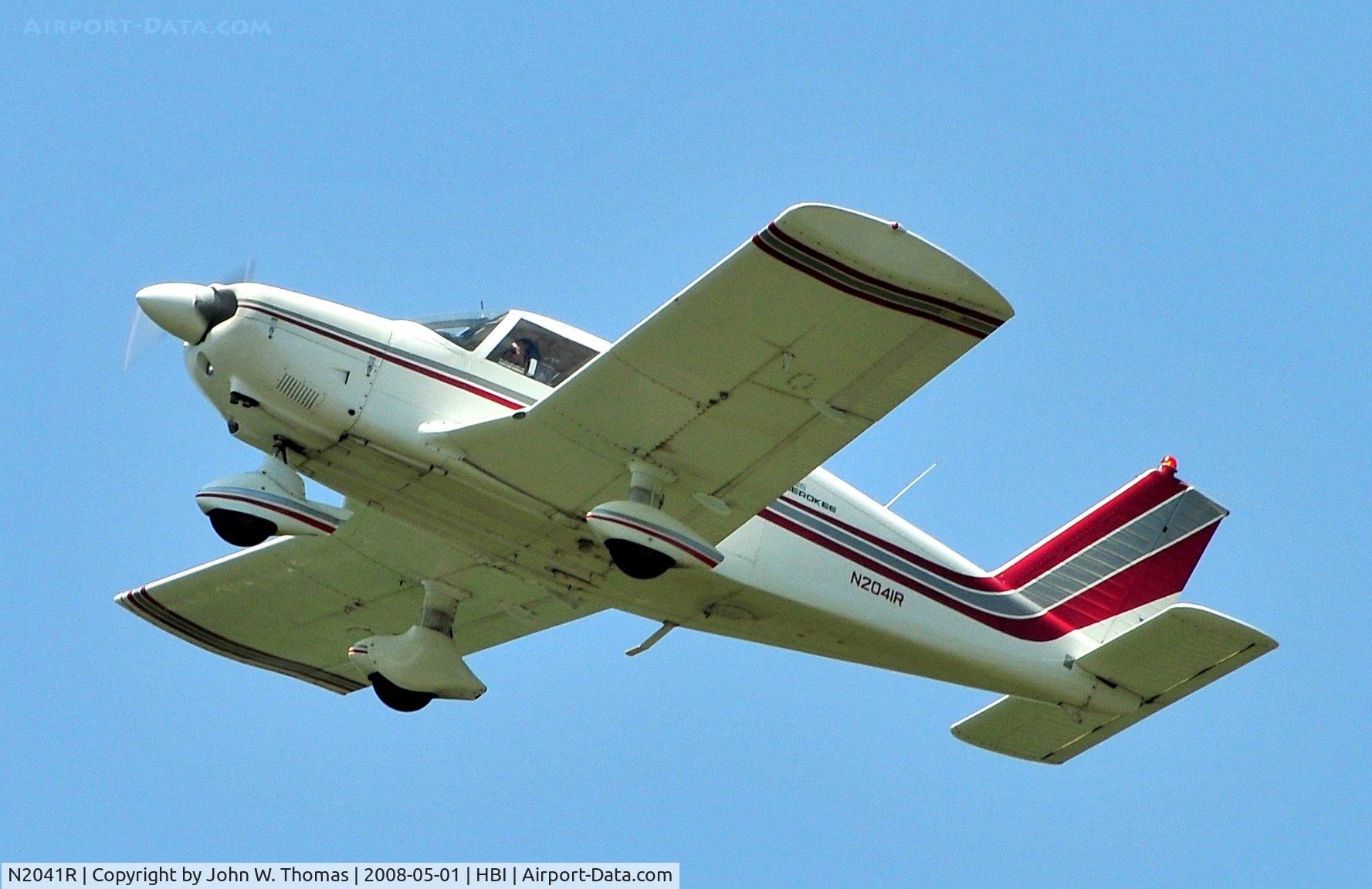 N2041R, 1969 Piper PA-28-180 C/N 28-5440, Departing runway 21