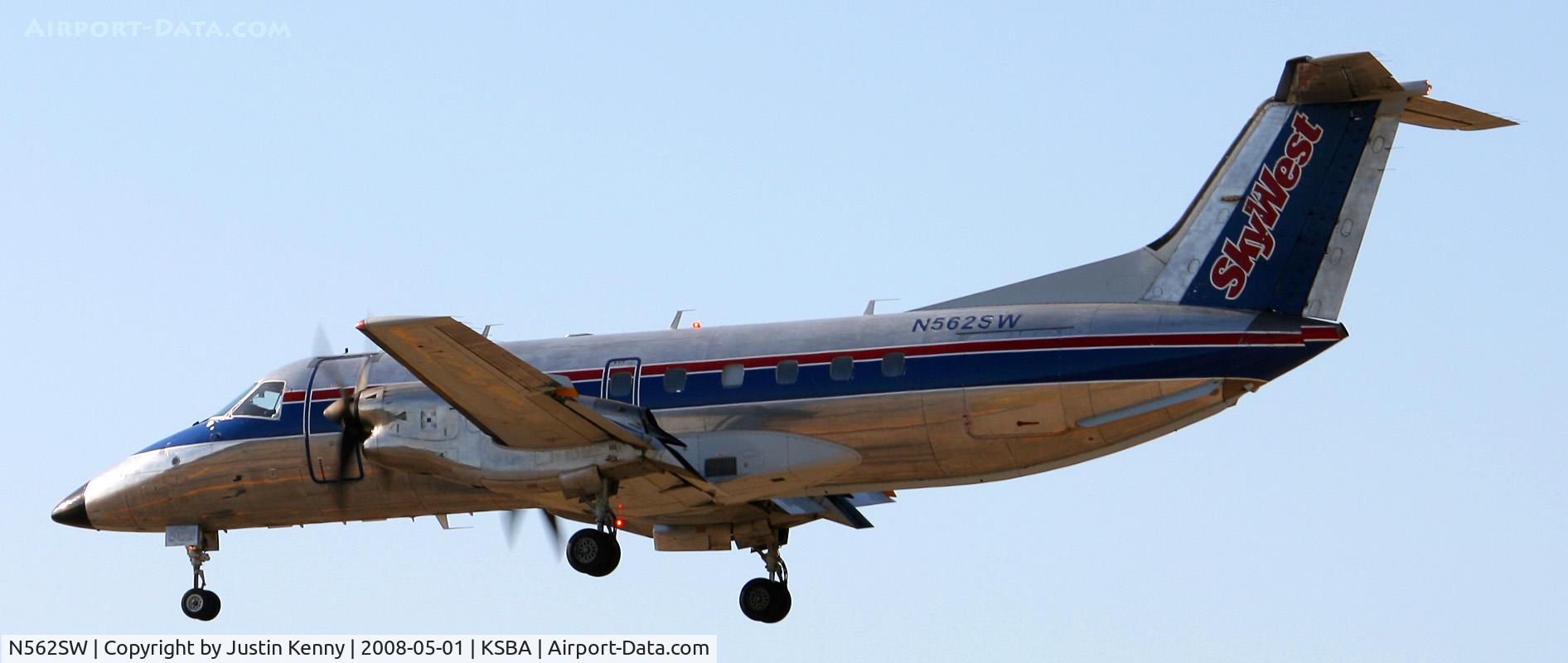 N562SW, 1998 Embraer EMB-120 Brasilia C/N 120336, N562SW Landing on runway 25 at KSBA