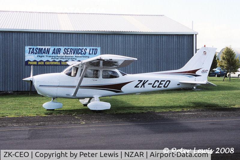 ZK-CEO, Cessna 172S C/N 172S9762, Skyhawk Luxury Tours Ltd., Lower Hutt - 2005