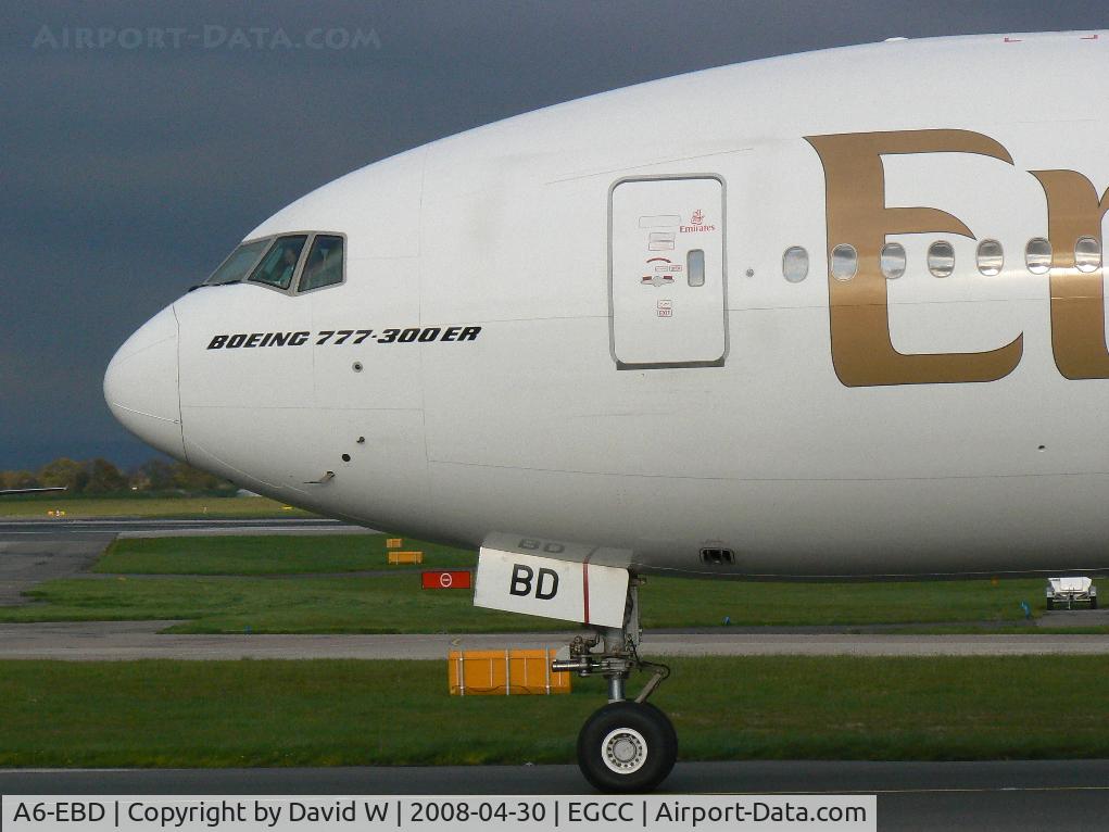 A6-EBD, 2005 Boeing 777-31H/ER C/N 33501, Taxing to the gate.