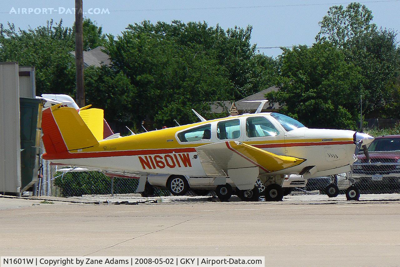 N1601W, 1972 Beech V35B Bonanza C/N D-9360, At Arlington Municipal
