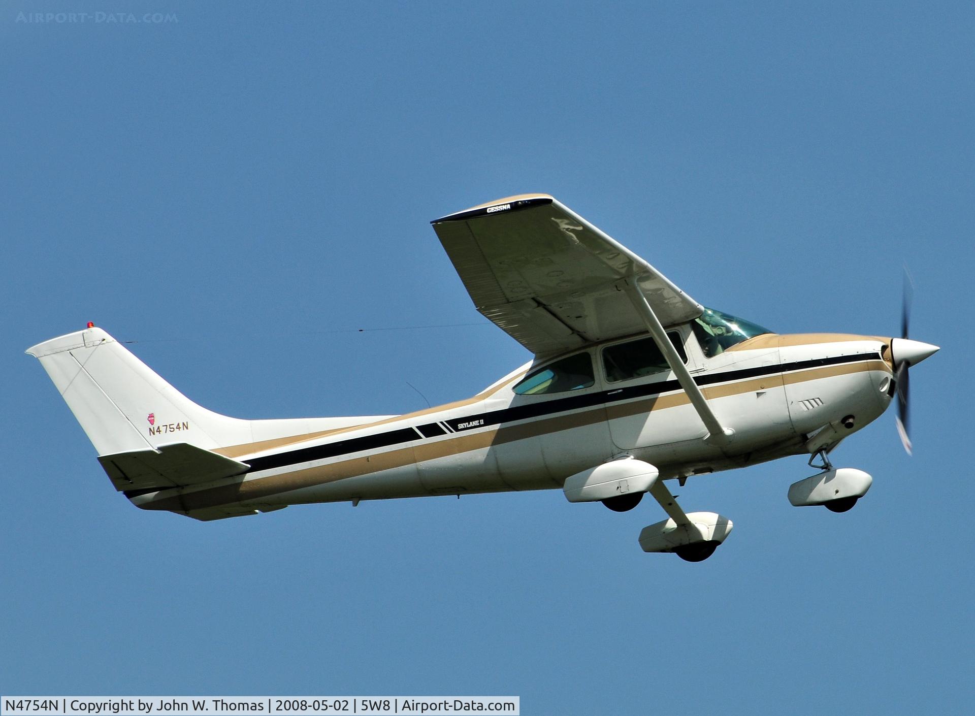 N4754N, 1979 Cessna 182Q Skylane C/N 18267341, Departing runway 22