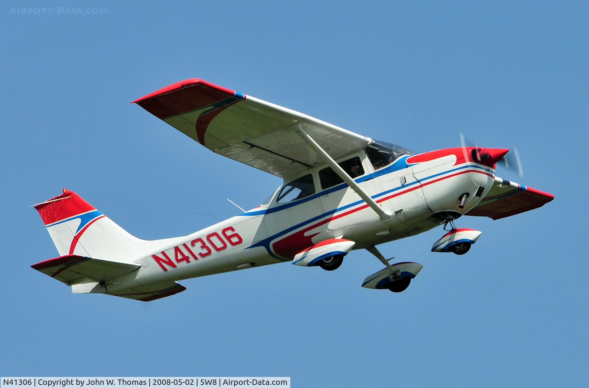 N41306, 1969 Cessna 172K Skyhawk C/N 17258310, Departing runway 22
