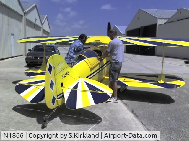 N1866, 1968 Pitts S-1 Special C/N 2, yep its little