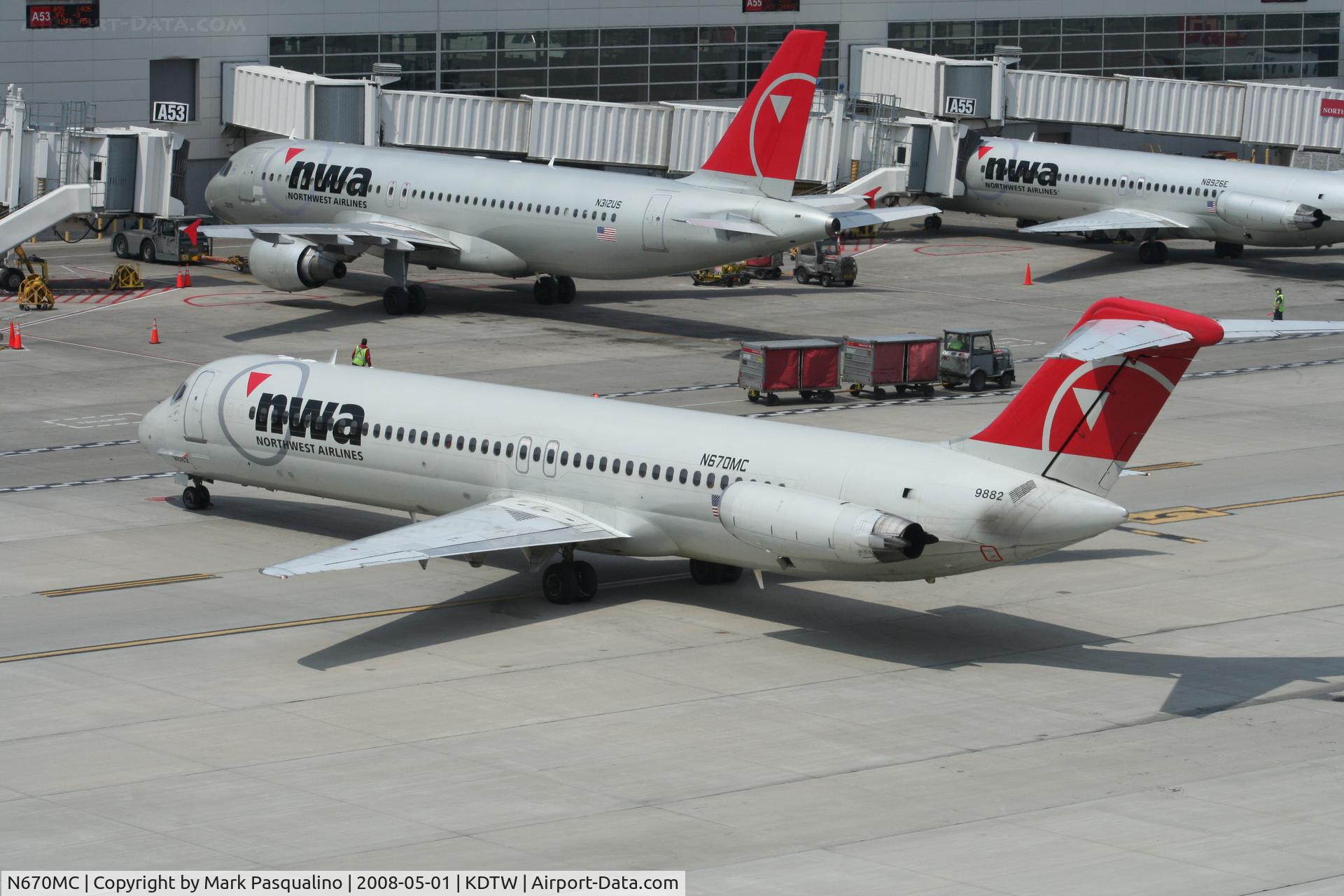 N670MC, 1976 Douglas DC-9-51 C/N 47659, DC-9-51