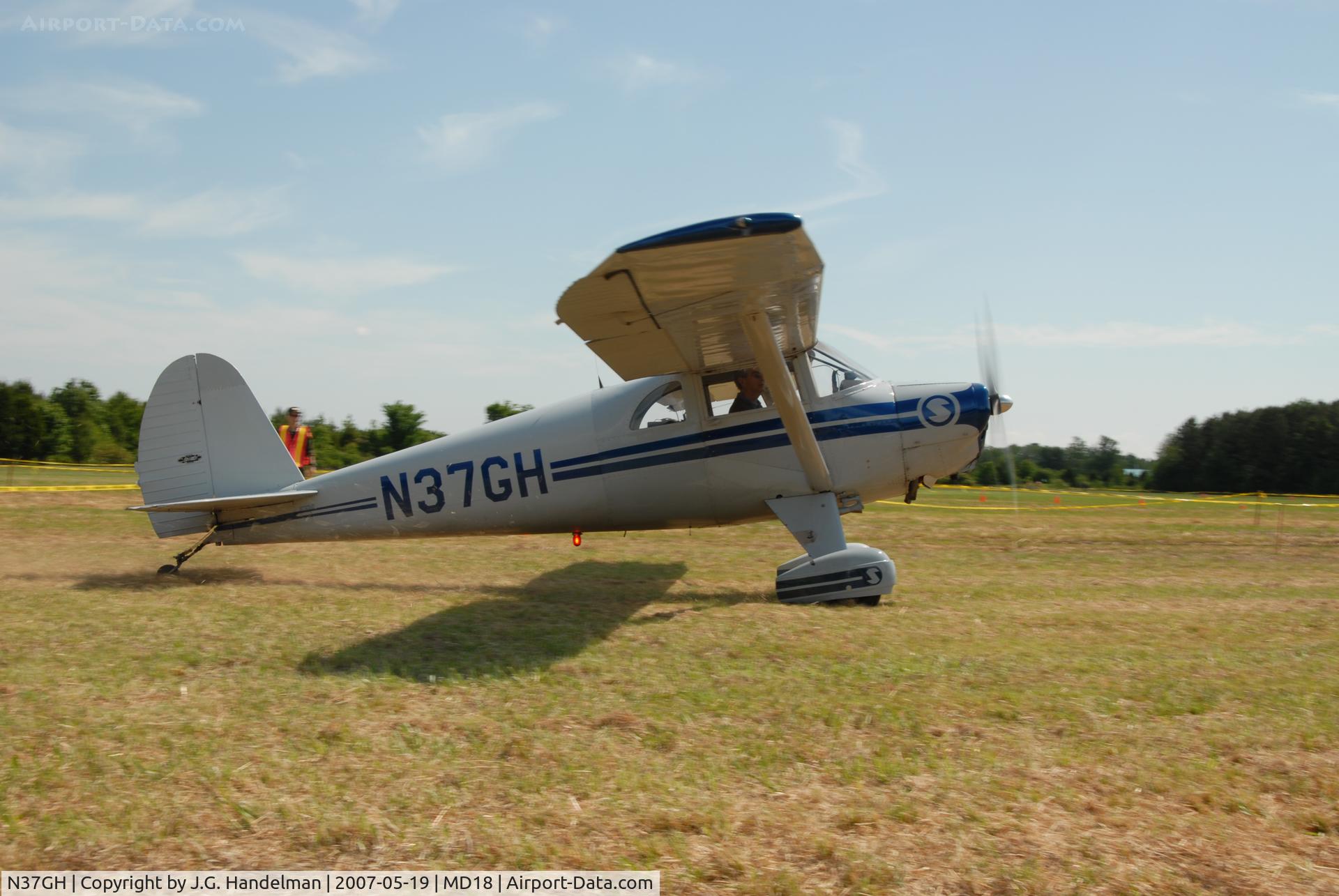 N37GH, 1947 Luscombe 8E Silvaire C/N 4683, Taxiing at Horn Pt Antique Fly In