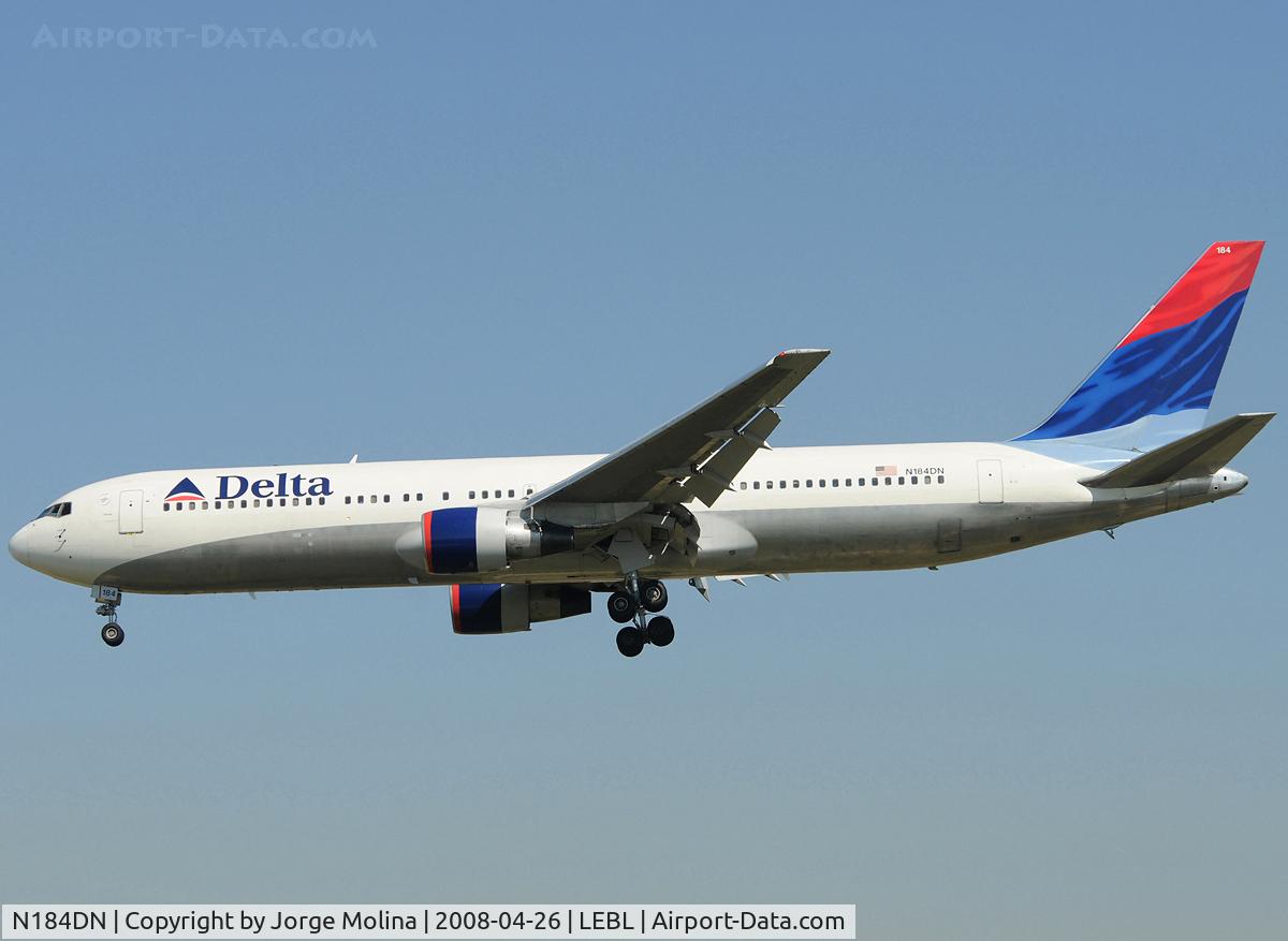 N184DN, 1993 Boeing 767-332 C/N 27111, Clear to land RWY 25R.