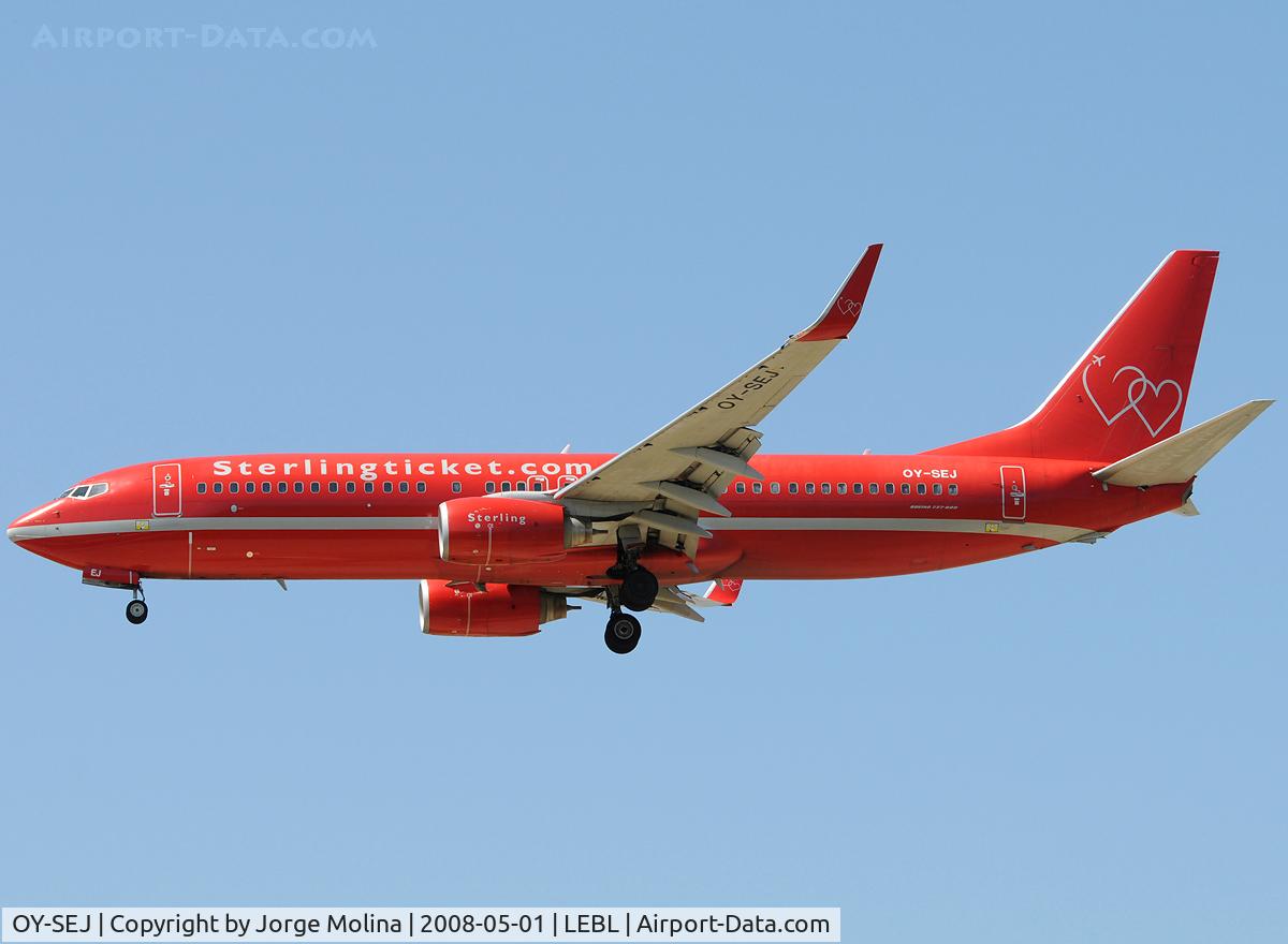 OY-SEJ, 2003 Boeing 737-86Q C/N 30289, Clear to land RWY 25R.
