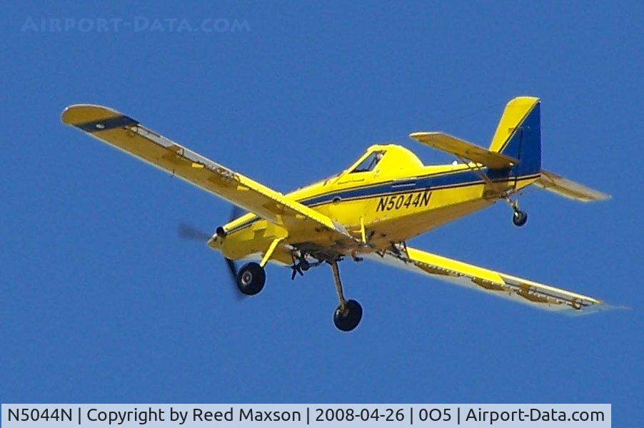 N5044N, 1997 Air Tractor Inc AT-502B C/N 502B-0452, Air Tractor departing University Airport, Davis, CA