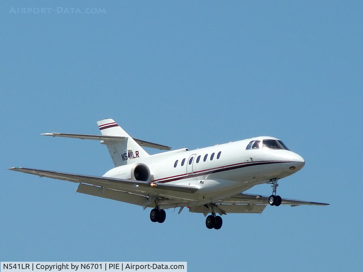 N541LR, 1993 British Aerospace BAe.125-1000A C/N 259041, On Final