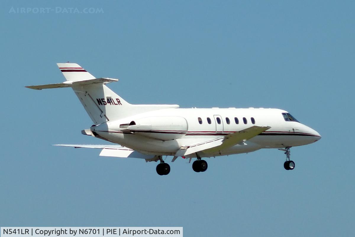 N541LR, 1993 British Aerospace BAe.125-1000A C/N 259041, On Final
