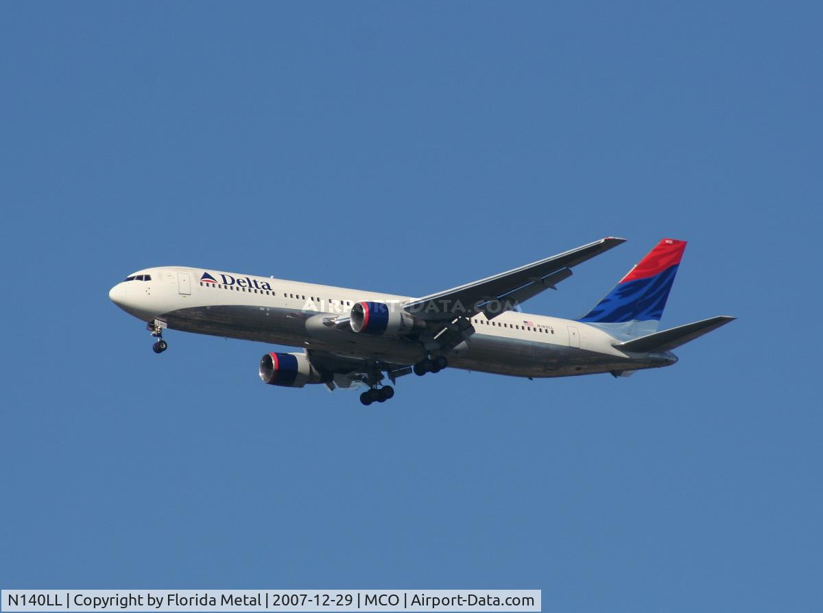 N140LL, 1993 Boeing 767-332 C/N 25988, Delta