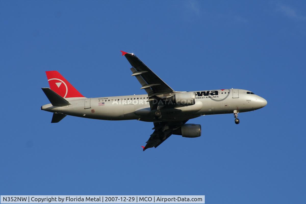 N352NW, 1998 Airbus A320-212 C/N 778, Northwest