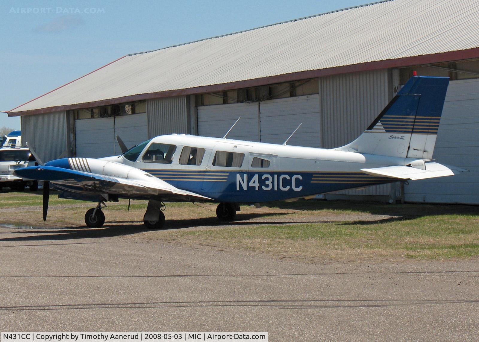 N431CC, 1989 Piper PA-34-220T Seneca III C/N 3433138, nice day at the airport