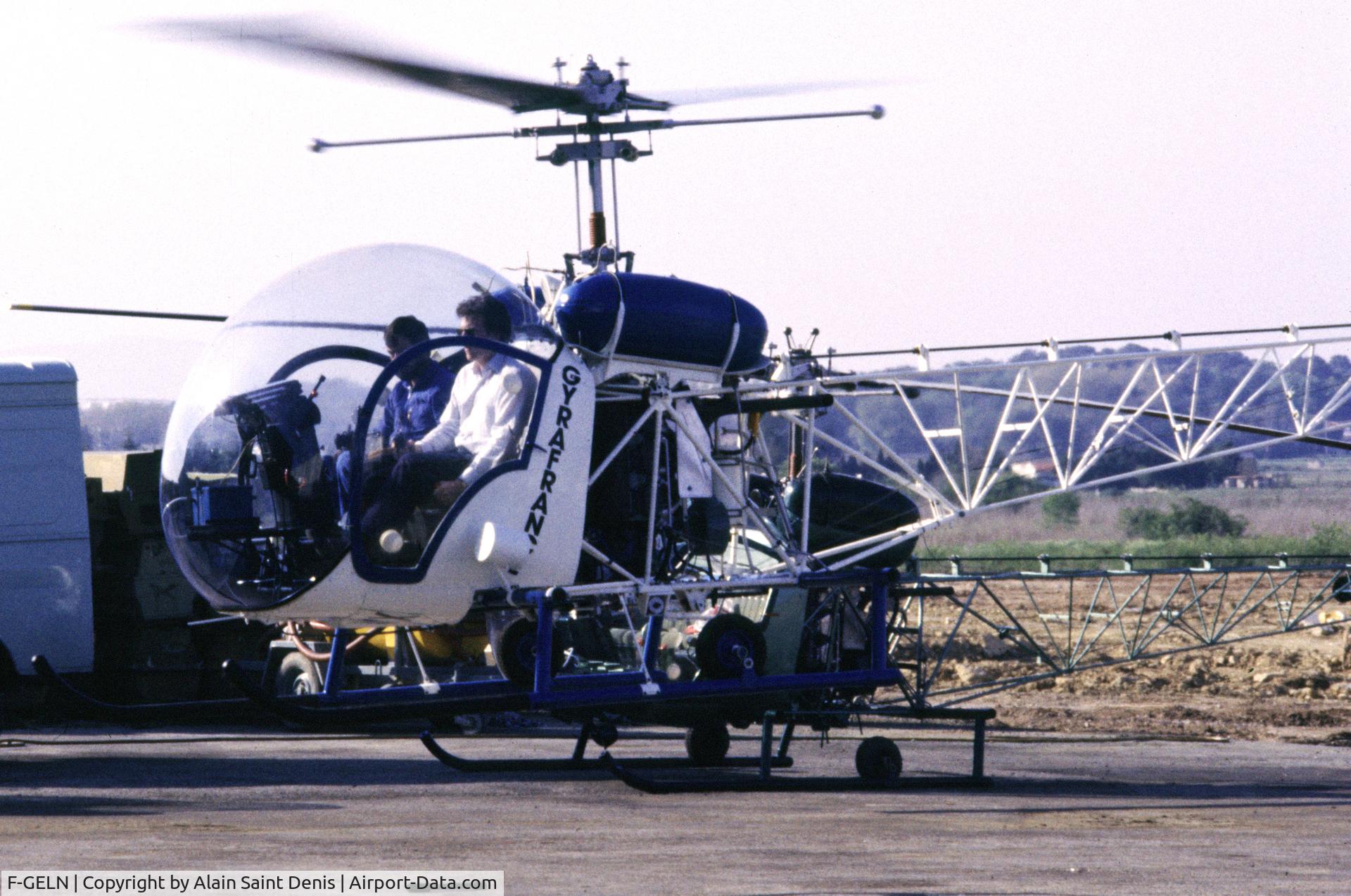 F-GELN, Bell 47G-4A C/N 7668, at the second plan (Gyrafrance Montpellier)