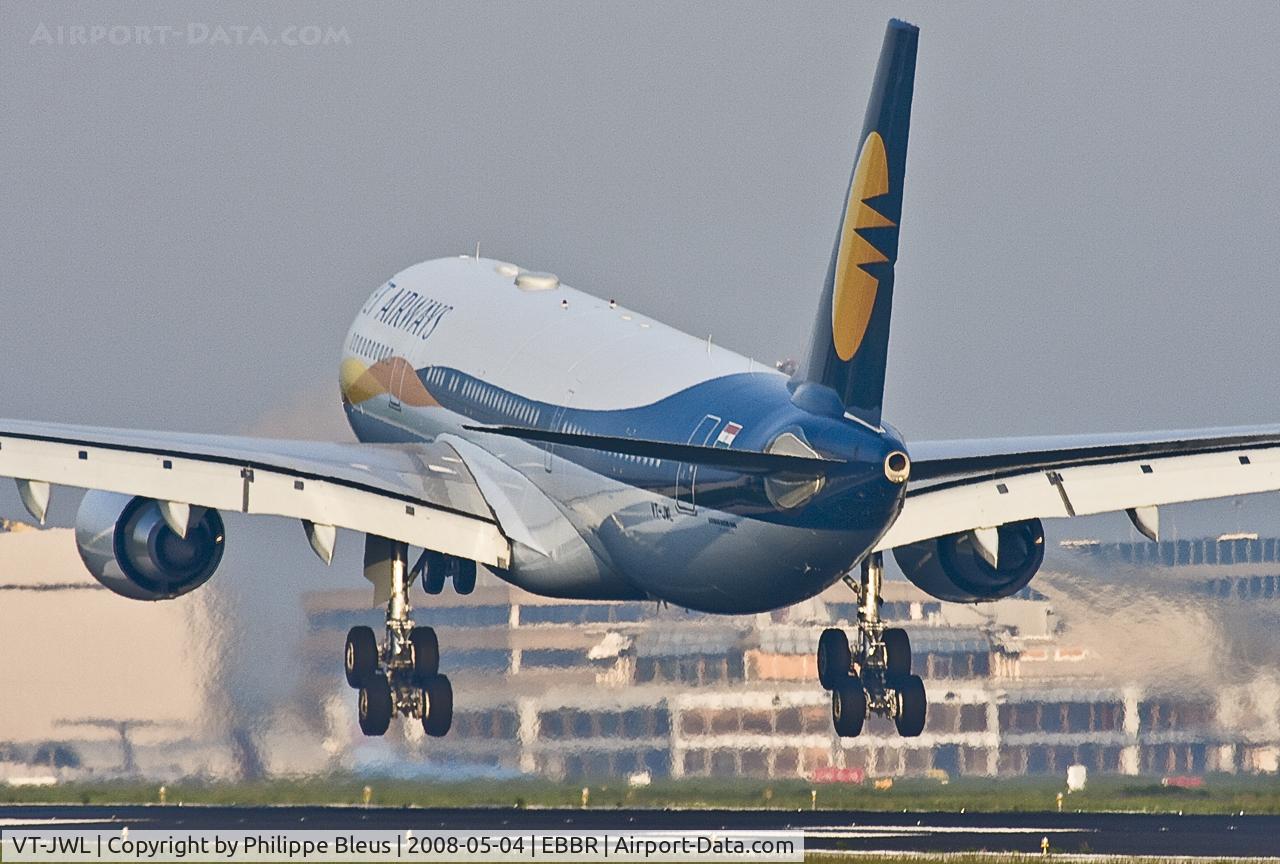 VT-JWL, 2008 Airbus A330-203 C/N 901, Seconds (one, two ???) before touchdown on rwy 25L in the early morning light