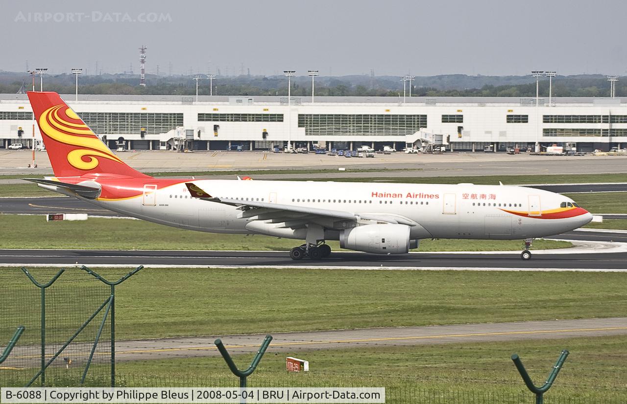 B-6088, 2008 Airbus A330-243 C/N 906, Another star of the day, arrived with several hours delay, and departing almost on time. Accelerating on rwy 07R.