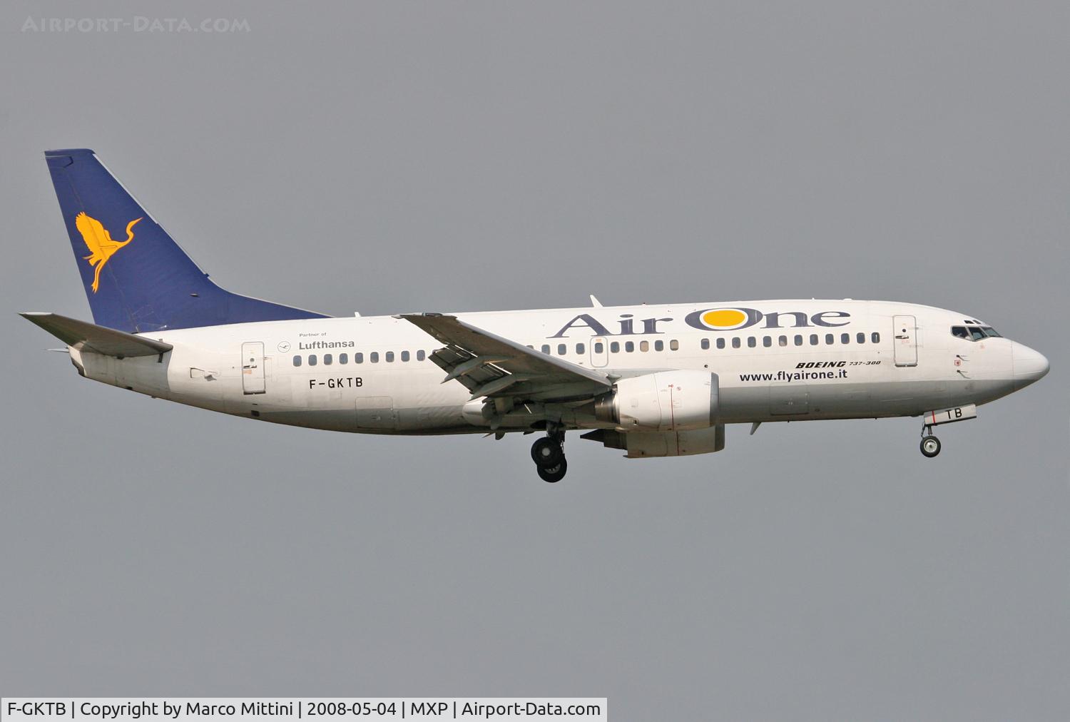 F-GKTB, Boeing 737-3M8 C/N 24414, Landing at Milano Malpensa