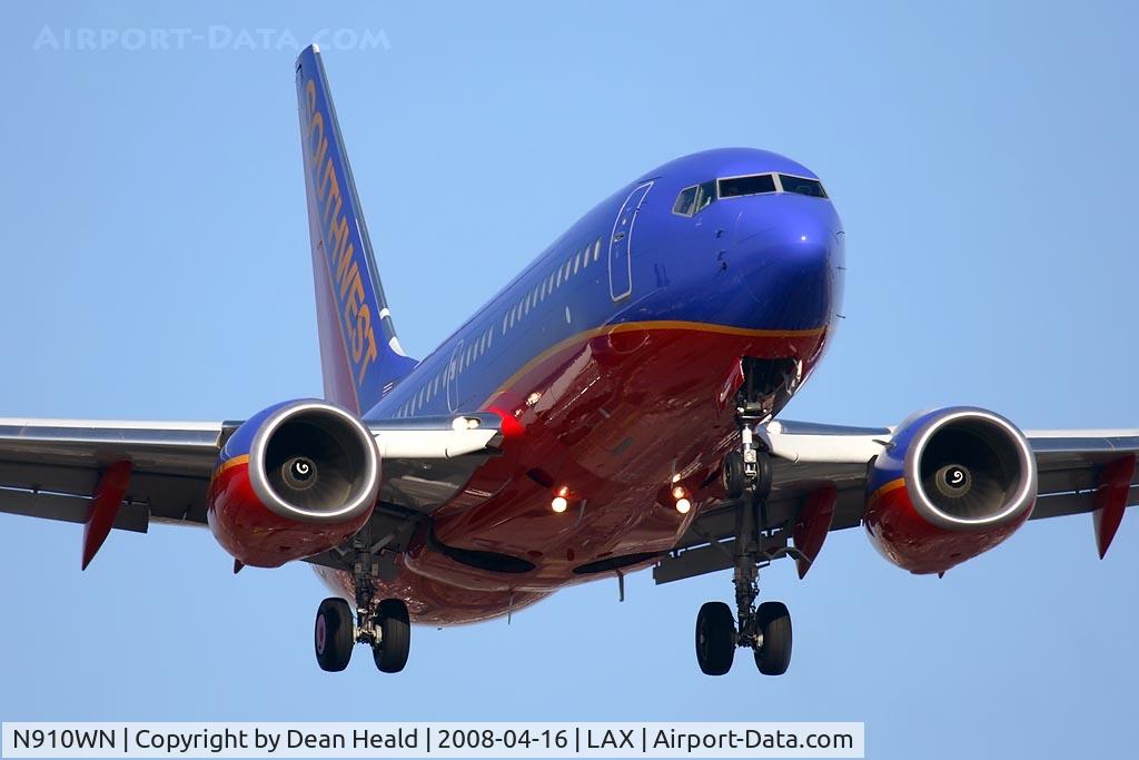 N910WN, 2008 Boeing 737-7H4 C/N 36618, Southwest Airlines N910WN (FLT SWA154) from San Jose Int'l (KSJC) on short-final to RWY 24R.
