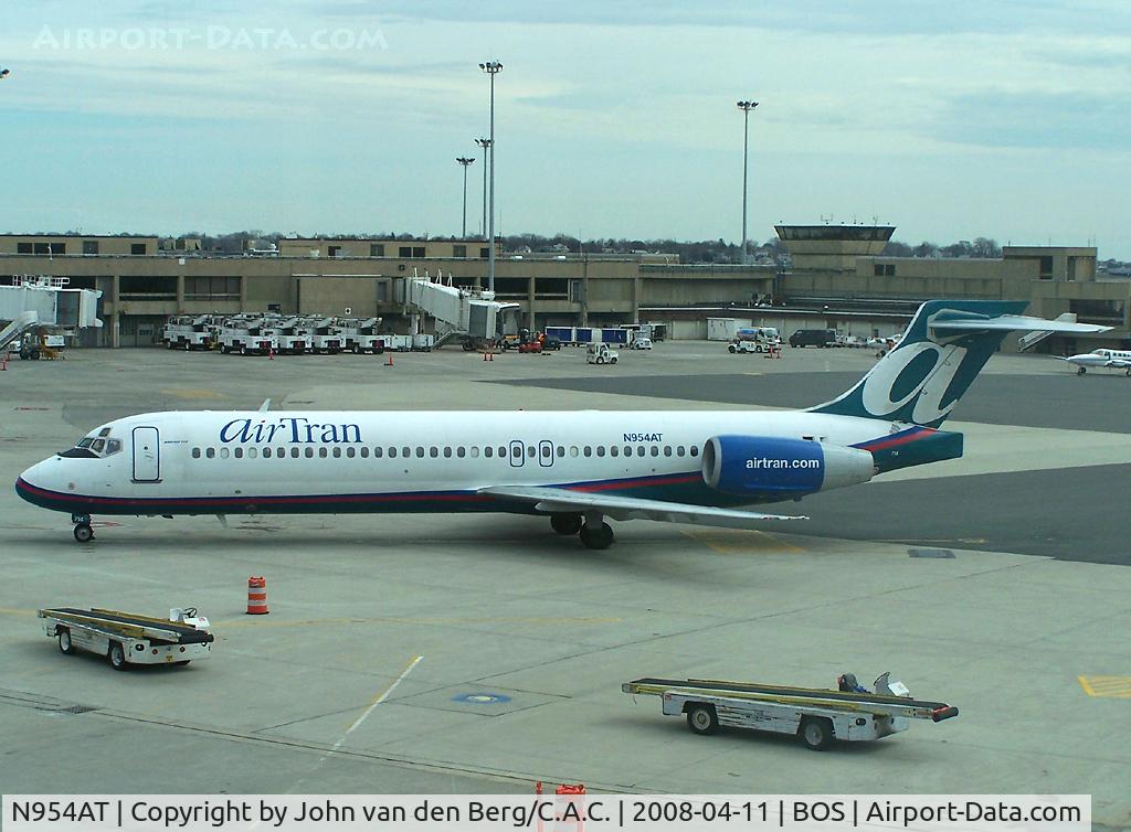 N954AT, 2000 Boeing 717-2BD C/N 55016, at Logan Intl.