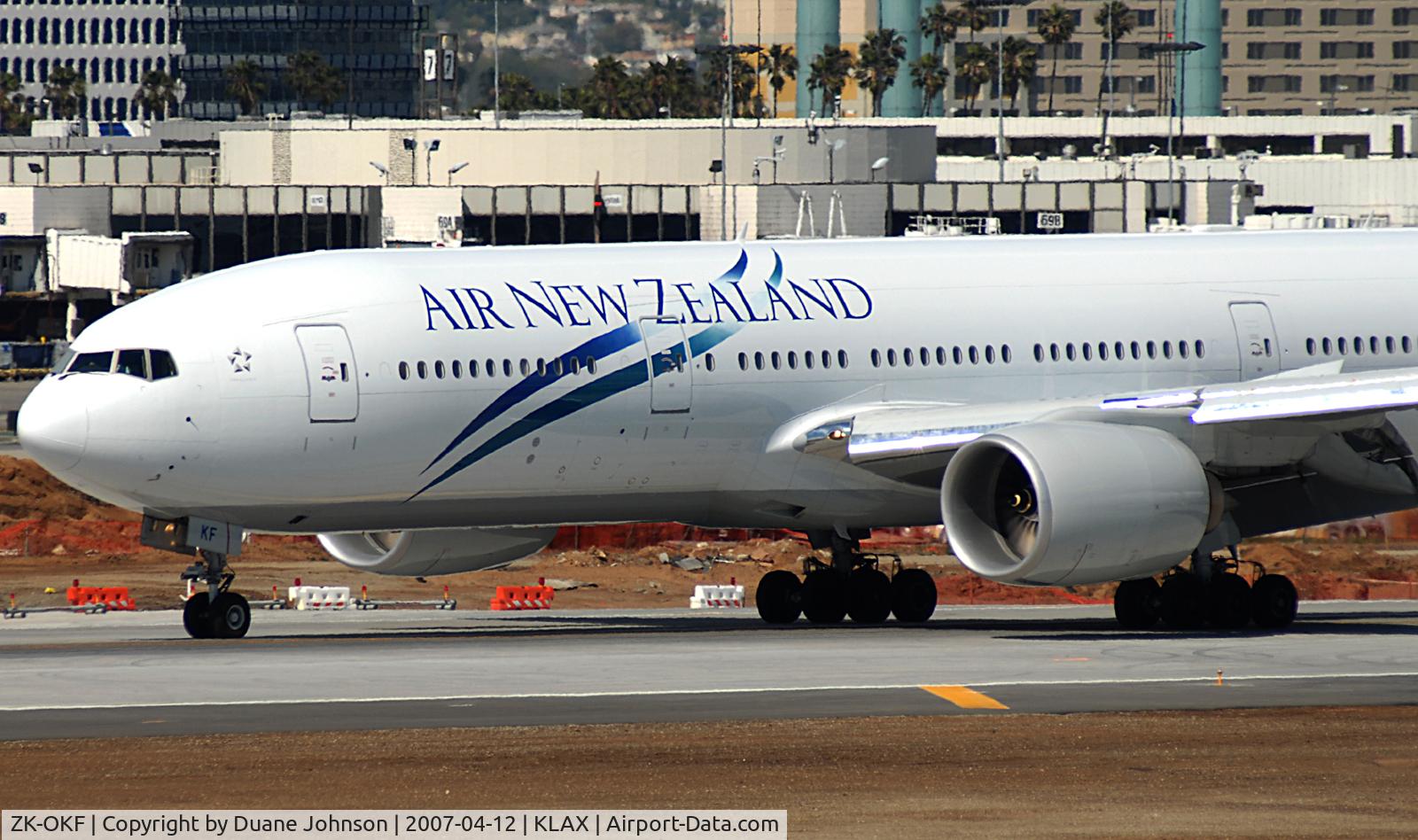 ZK-OKF, 2006 Boeing 777-219/ER C/N 34378, Taxiing after landing at LAX