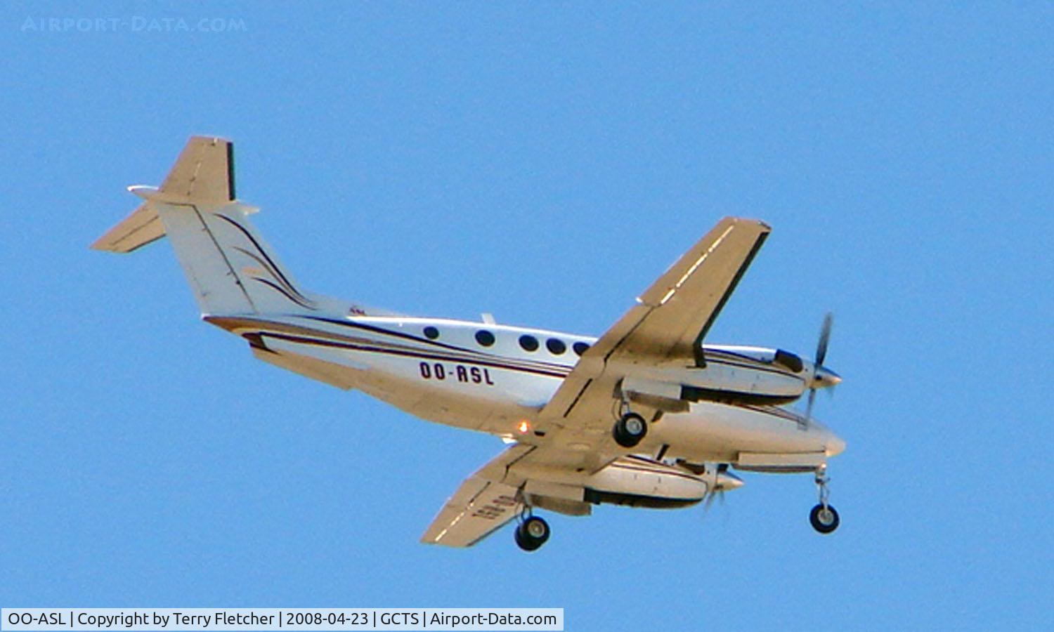 OO-ASL, 1982 Beech 200C Super King Air C/N BL-49, Belgian Super King Air on finals to Tenerife South