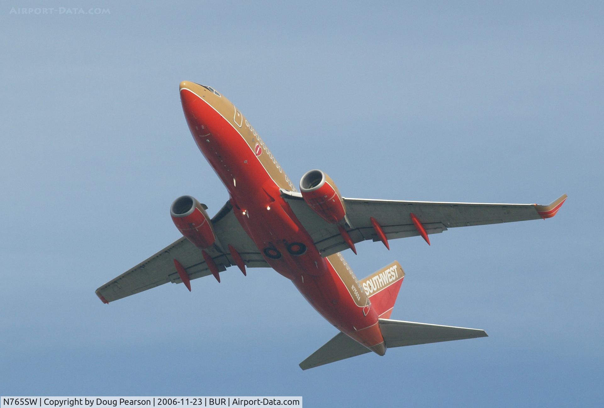 N765SW, 2000 Boeing 737-7H4 C/N 29805, Southwest Airlines taking off from Burbank
