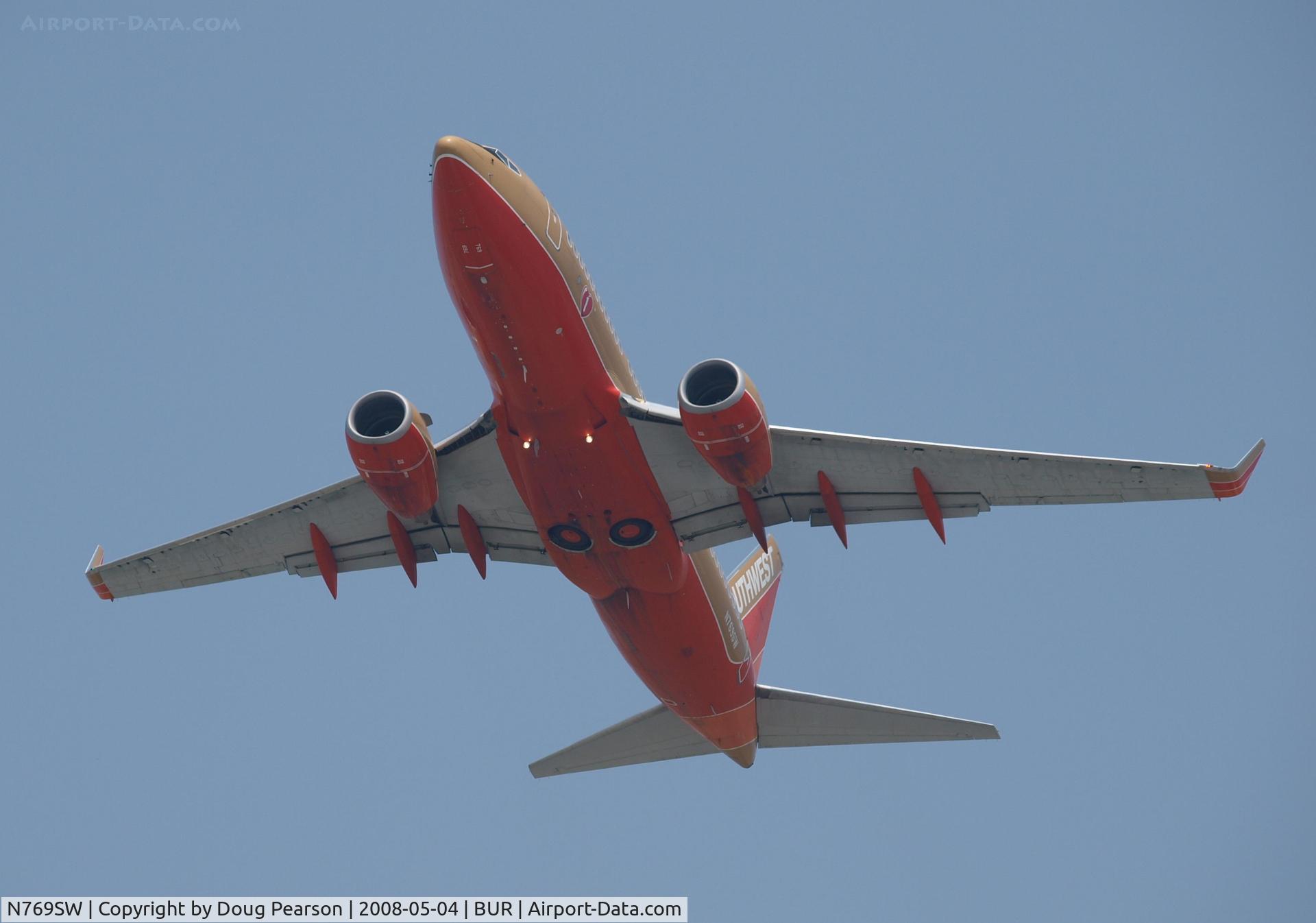 N769SW, 2000 Boeing 737-7H4 C/N 30588, Departing Burbank