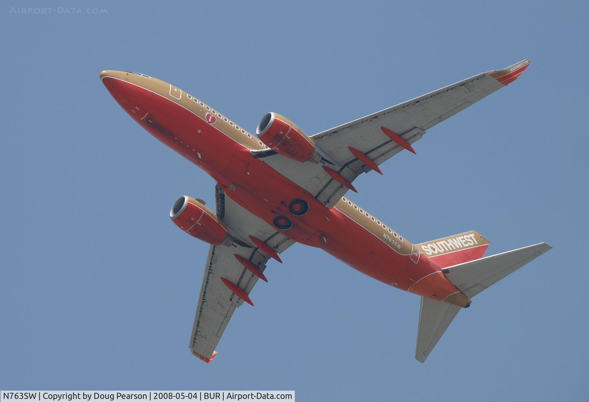 N763SW, 2000 Boeing 737-7H4 C/N 27877, Departing Burbank