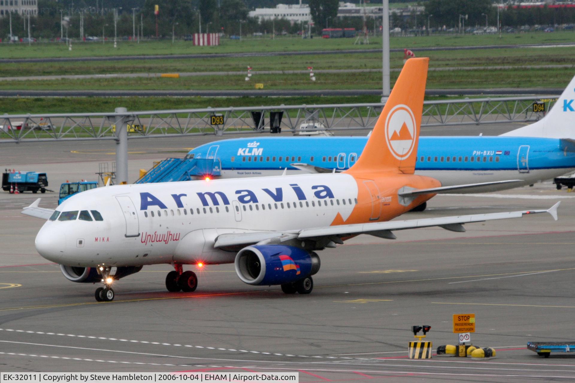 EK-32011, 2004 Airbus A319-132 C/N 2277, Armavia A320 at Schiphol