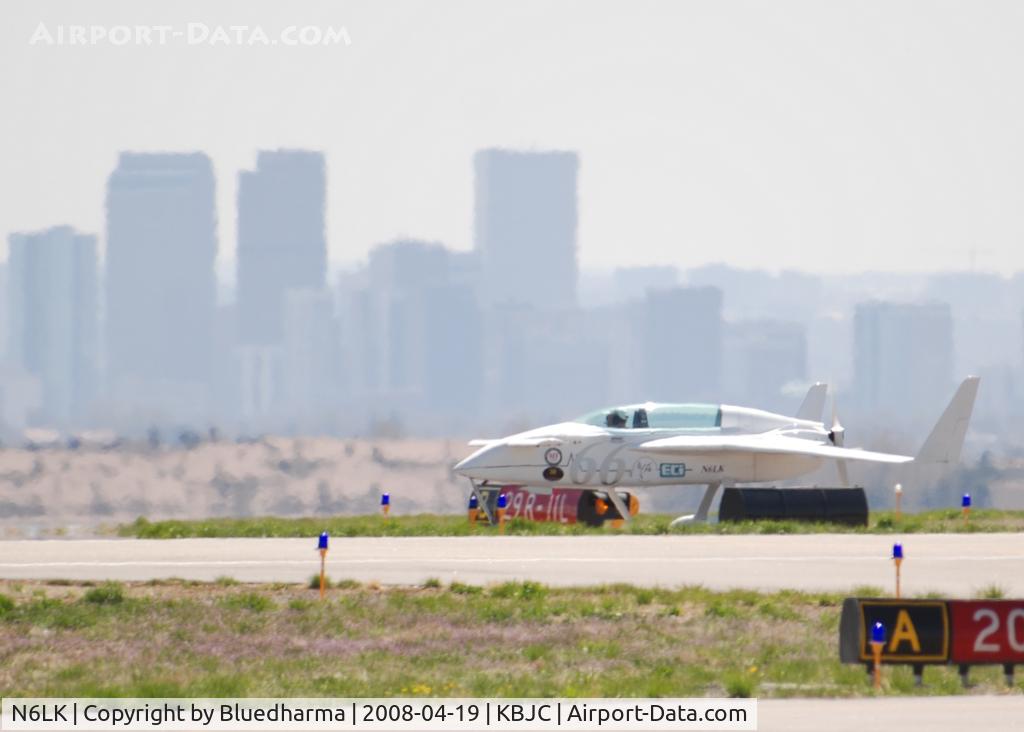 N6LK, 1978 Rutan VariEze C/N 318, Taxi in with Downtown Denver in the distance.