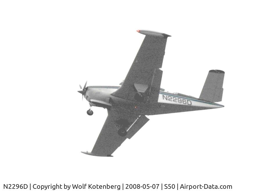 N2296D, 1977 Beech V35B Bonanza C/N D-9997, Landing at Auburn